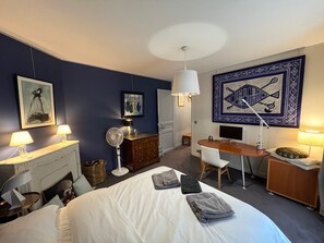 3 bedrooms, desk, iron/ironing board, travel cot
