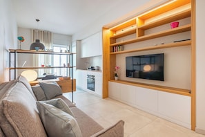 Een 21-inch smart-tv met digitale zenders