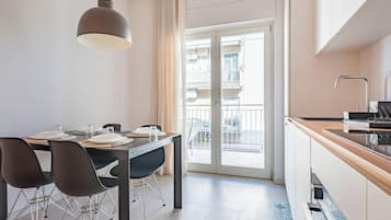 Fridge, oven, stovetop, dishwasher