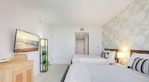 Desk, iron/ironing board, travel crib, WiFi - Near Beach|Modern Apartment: Amazing Pool (Hallandale Beach)