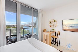 デスク、アイロン / アイロン台、旅行用ベビーベッド、WiFi