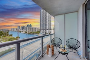 Property grounds - Near Beach|Modern Apartment: Amazing Pool (Hallandale Beach)