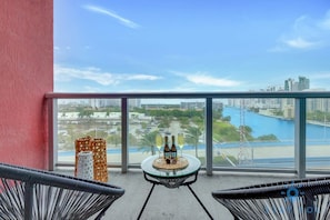 Property grounds - Near Beach|Modern Apartment: Amazing Pool (Hallandale Beach)
