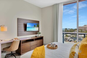 Desk, iron/ironing board, travel cot, WiFi - Hollywood Beach Rooftop Pool Hot Tub (Hollywood)