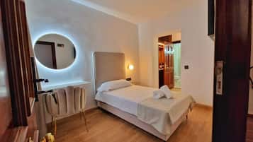Deluxe Single Room | 12 bedrooms, Egyptian cotton sheets, premium bedding, down duvets