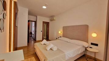 Deluxe-Doppelzimmer | 12 Schlafzimmer, Bettwäsche aus ägyptischer Baumwolle