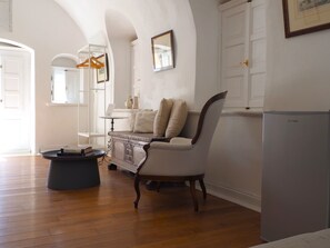 Design Condo | Individually decorated, individually furnished, desk, laptop workspace - The Palm Rock Finikia Santorini (Santorini)