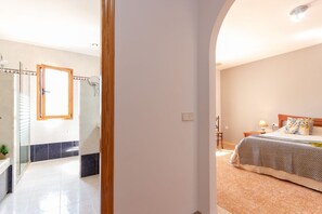 3 Schlafzimmer, Bügeleisen/Bügelbrett, WLAN, Bettwäsche