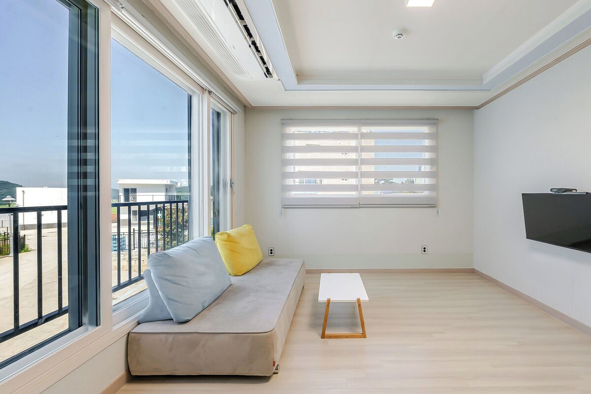 Basic Room, 1 Bedroom (9-201(F/pool-Pay at property))