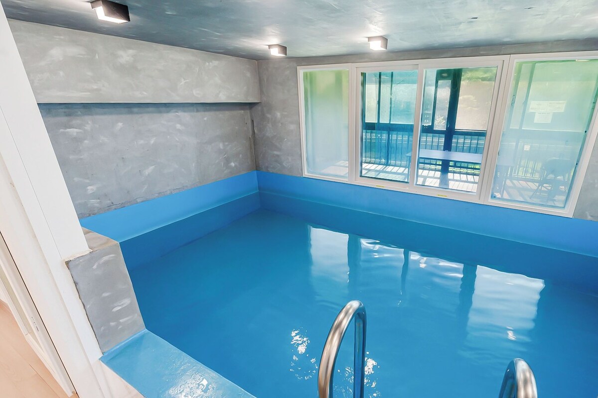 Basic Room, 2 Bedrooms (10-101(E/pool-Pay at property))