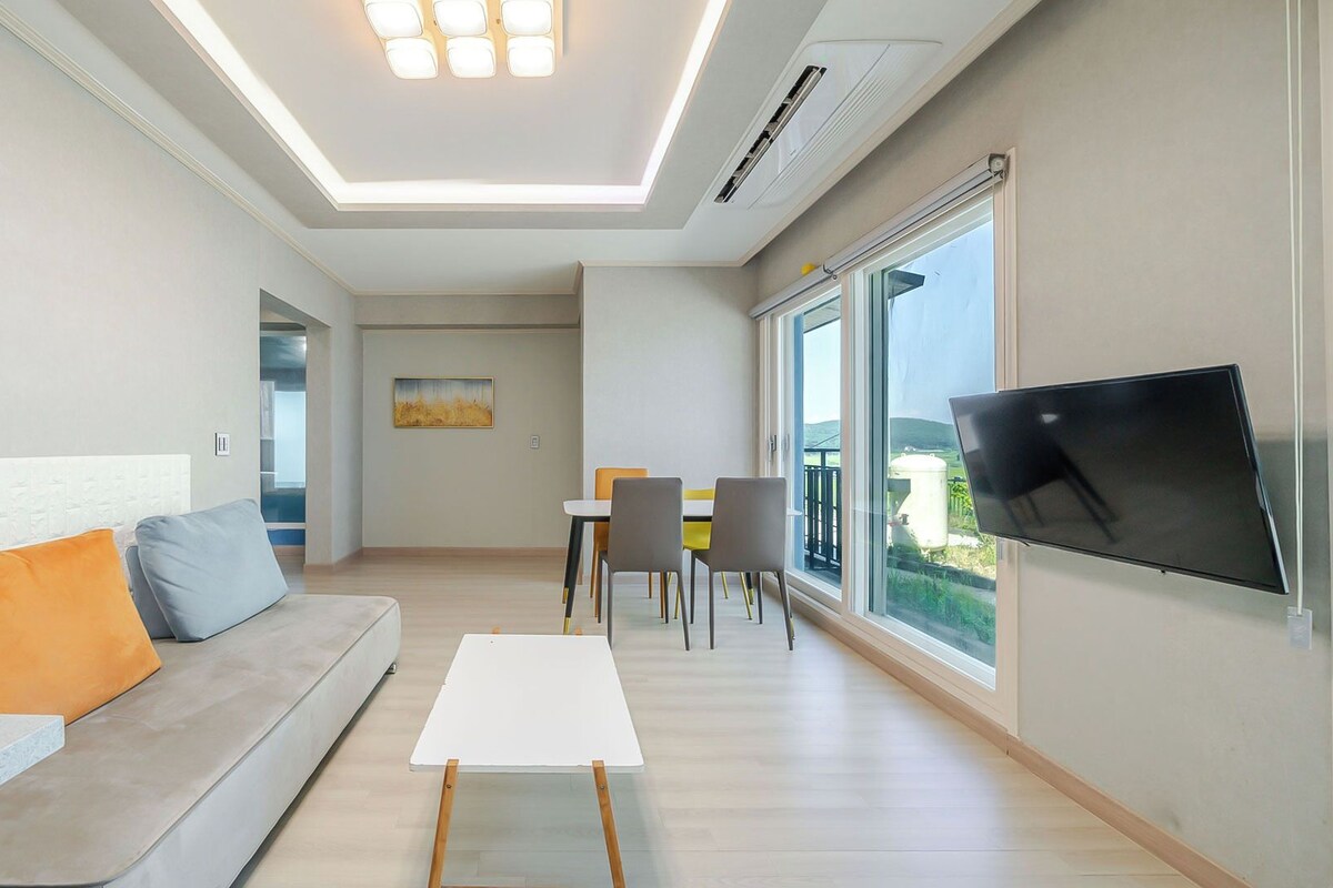 Basic Room, 2 Bedrooms (3-101(C/Pet OK/No Pool))