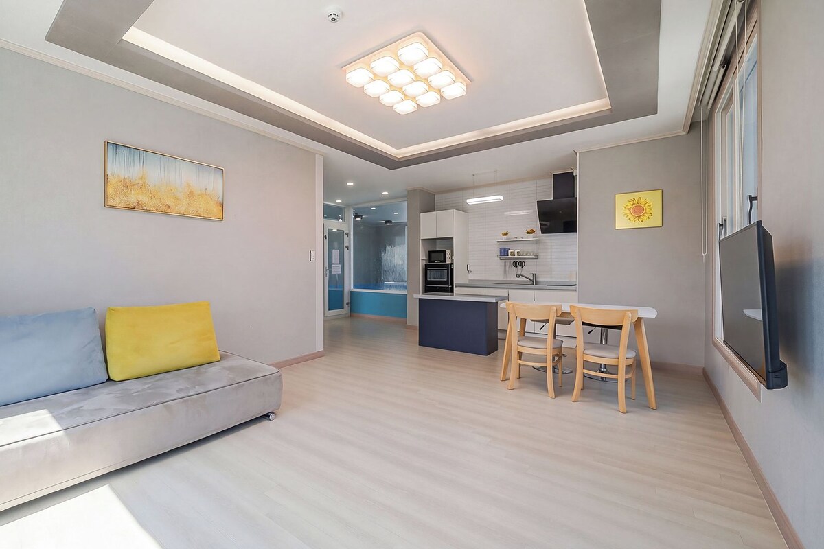 Basic Room, 1 Bedroom (3-201(D/Pet OK/No Pool))