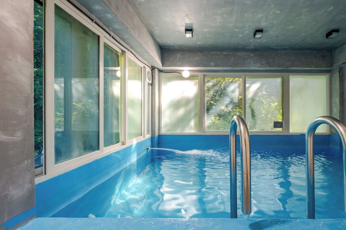 Basic Room, 2 Bedrooms (6-101 (A/pool-Pay at property))