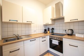 Kühlschrank, Ofen, Herdplatte, Geschirrspüler