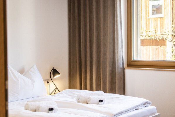 3 室のベッドルーム、アイロン / アイロン台、WiFi (無料)、ベッドシーツ