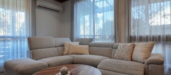 Thrower Cottage: Gateway to the Cataract Gorge