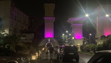 Self-parking (surcharge) 25000 per day