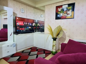 Living area - Blossom Suites Bandung Cicadas (Bandung)