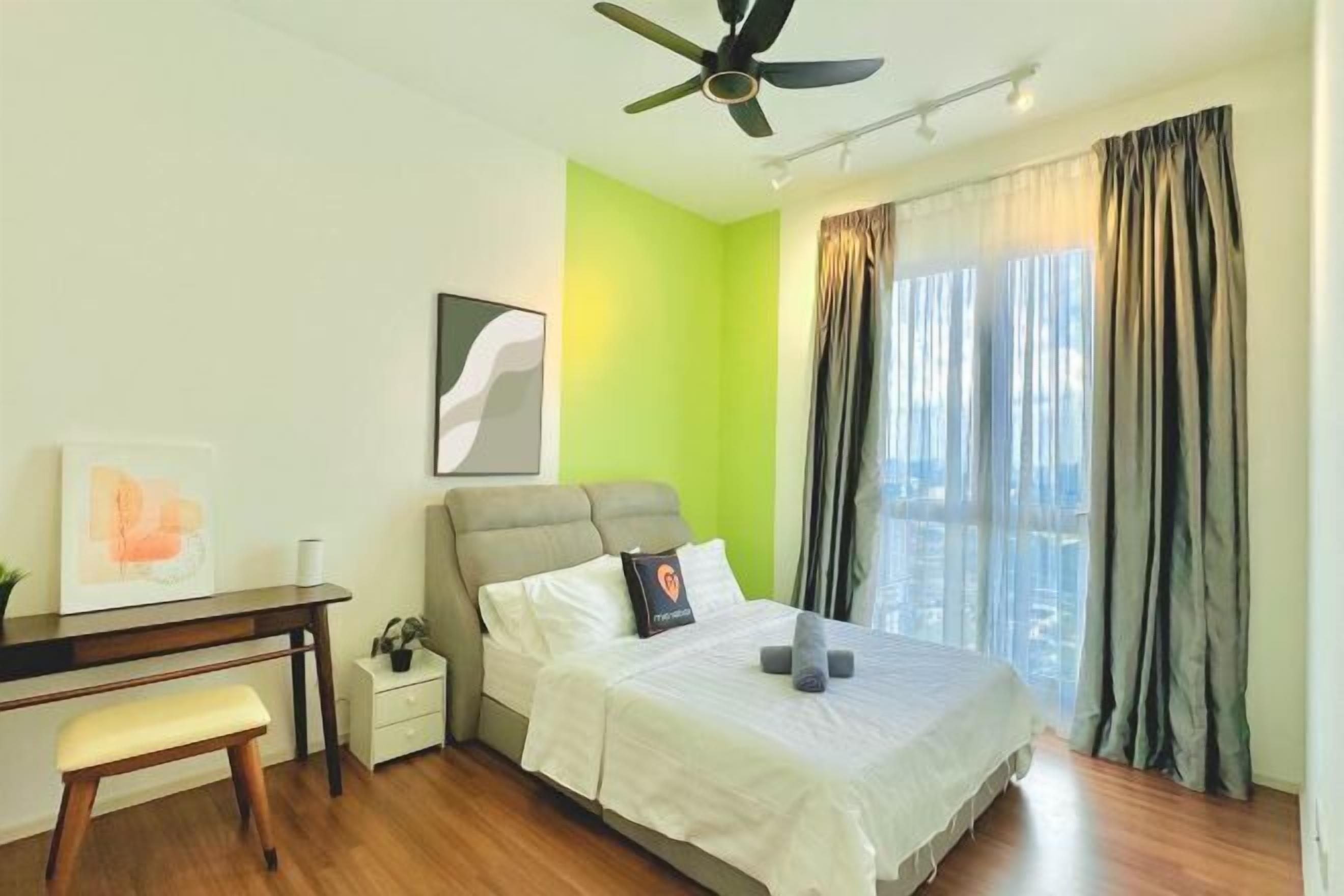 Desk, free WiFi, bed sheets