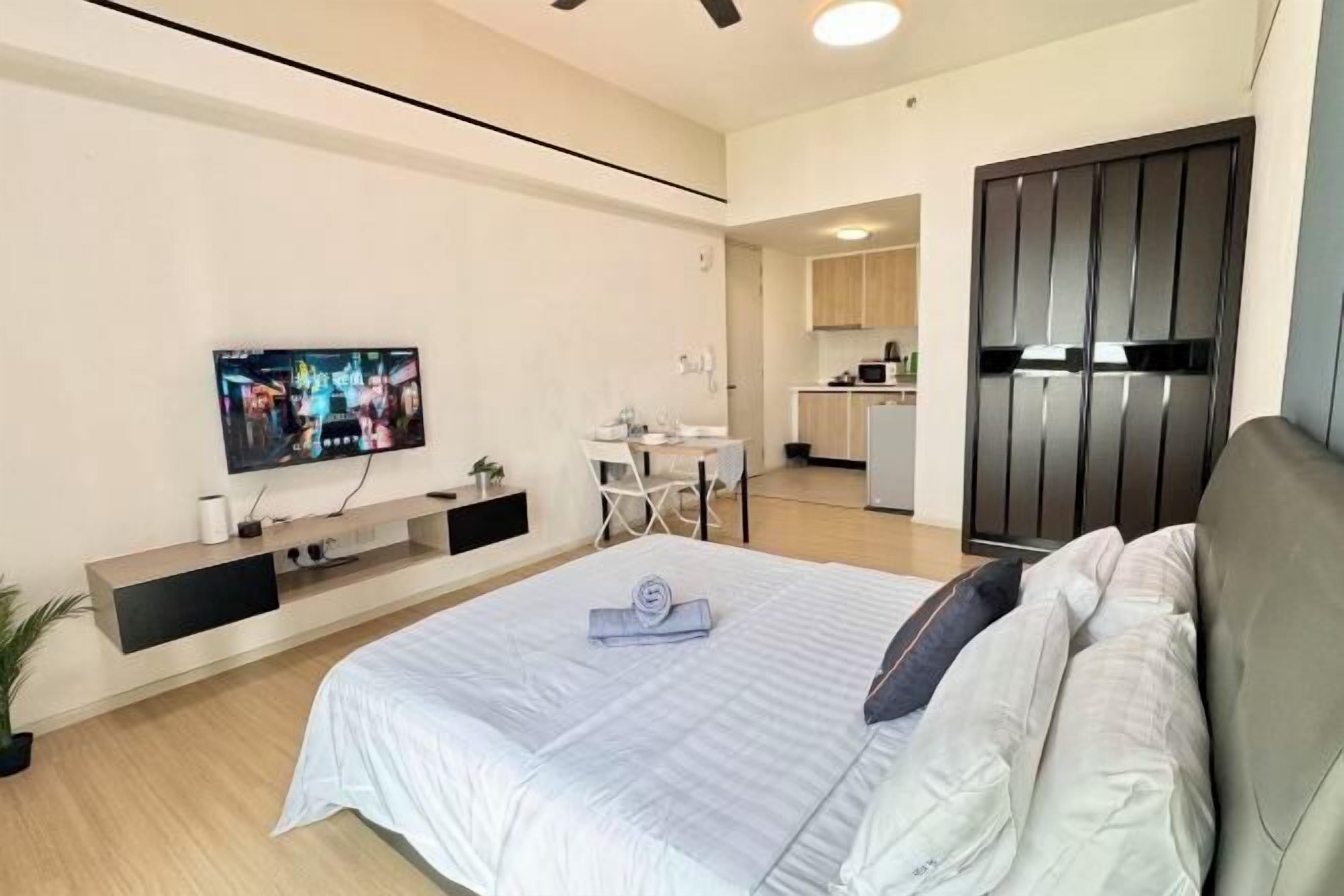 Desk, free WiFi, bed sheets