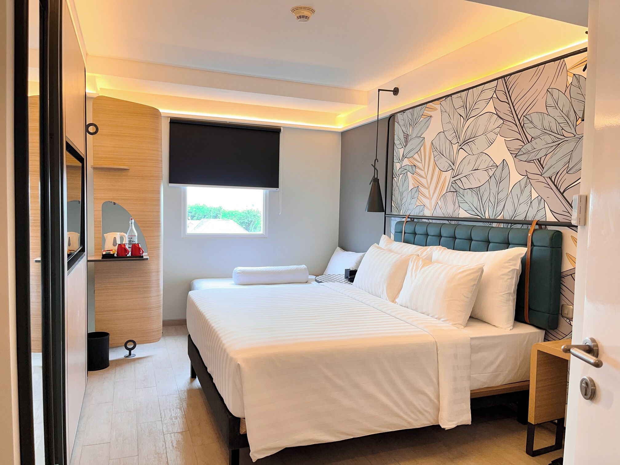 Rom – deluxe, 1 queensize-seng med sovesofa (with Single Sofa Bed) | Minibar, skrivebord for bærbar PC, wi-fi (inkludert) og sengetøy