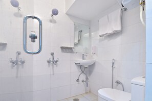 Deluxe Double Room | Bathroom