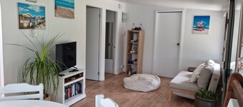 Cosy 2 bedroom cabin, with private fully fenced yard and alfresco area. 