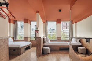 Accessible Family Quadruple | Premium bedding, soundproofing, iron/ironing board, free WiFi