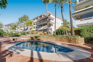 A heated pool - Las Cañas Beach (Marbella)