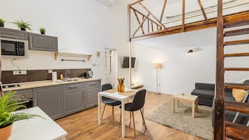 Comfort-lejlighed | Privat køkken | Minikøleskab, mikrobølgeovn, ovn, kogeplade