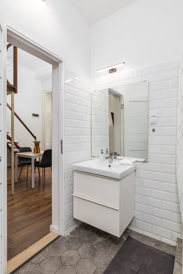 Comfort Apartment | Bathroom
