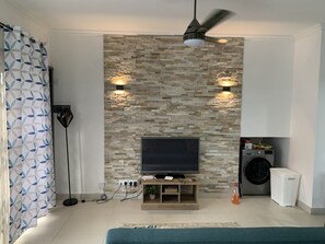 ทีวีจอแบน