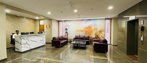 Coin salon dans le hall