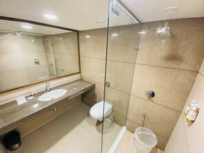 Superior Double Room, 1 Queen Bed, Non Smoking, Courtyard View | Bathroom | Shower, towels, soap, shampoo - Southern Grand Kashi - Inside Kashi Vishwanath Temple Corridor (Varanasi)