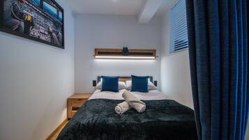 Design Apartment | 1 bedroom, laptop workspace, iron/ironing board, free WiFi