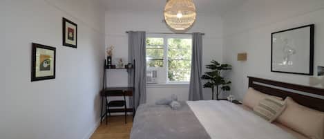 2 bedrooms, desk, iron/ironing board, free WiFi