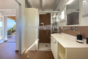 Shower, bidet, towels, soap