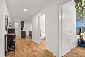 Interior - LiT LiVING: Luxus |Box SprIng|Parking|Terrace|3 BR (Hemsbach)