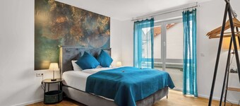 LiT LiVING: Luxus |Box SprIng|Parking|Terrace|3 BR