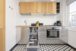 Oppvaskmaskin, kaffetrakter/tekoker og kjøkkenutstyr