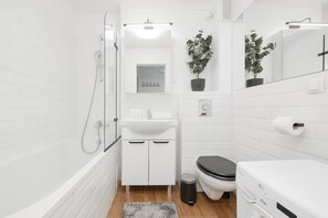 Apartment, 2 Bedrooms, Kitchen | Bathroom | Towels - Grey Apartment Śródmieście by Renters (Warsaw)