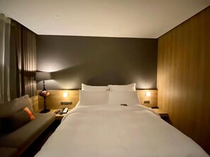 Habitació doble Deluxe | Habitacions insonoritzades, planxa i posts de planxar i wifi gratuïta