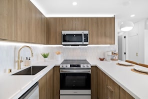 Fridge, microwave, oven, stovetop