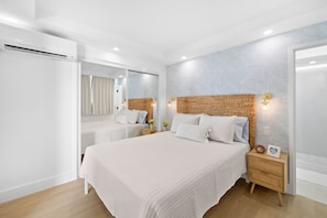 2 Schlafzimmer, Schreibtisch, Bügeleisen/Bügelbrett, Reisekinderbett