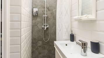 Comfort Apartment | Bathroom