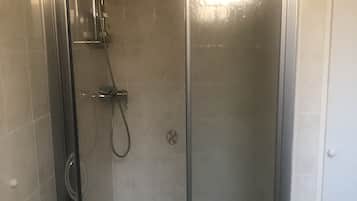 Douche, sĂšche-cheveux