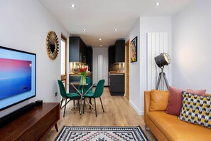 TV - Old Town Chic, by Veeve (London)