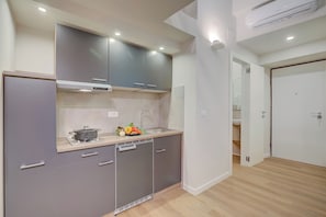 Fridge, microwave, stovetop, dishwasher - Old Town Maison - City Center (Genoa)