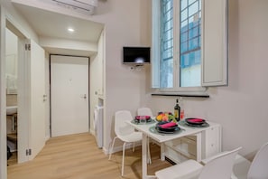 Dining - Old Town Maison - City Center (Genoa)