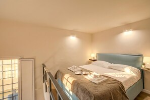 1 bedroom, free WiFi, bed sheets - Old Town Maison - City Center (Genoa)